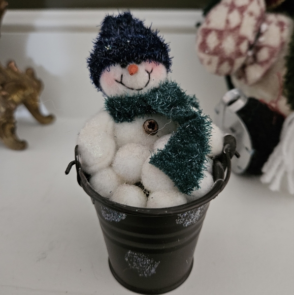 Snowmen Sitting Stuffed Set Holiday Winter Christmas Decoration - Picture 4 of 11